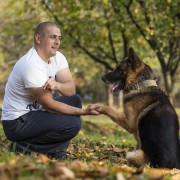 Therapy Dogs Aid Soldiers during Counseling